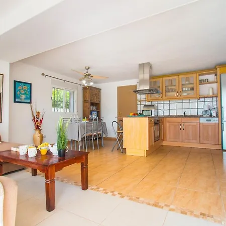 Abahana Villas Billarena 6 *